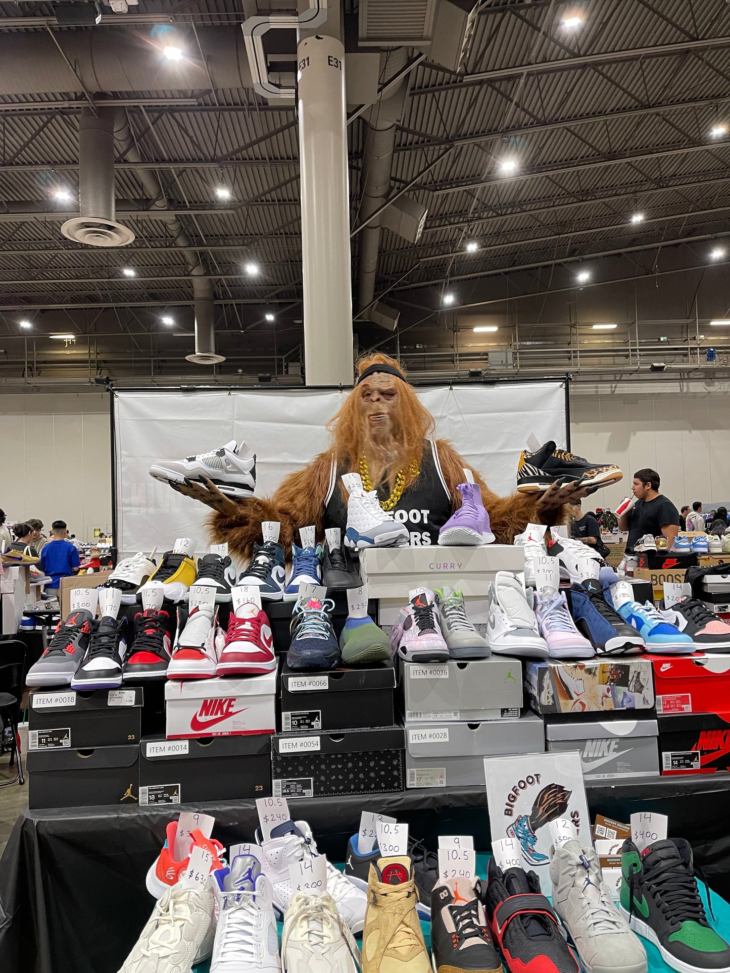 BOOK BIGFOOT